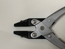 Load image into Gallery viewer, Parallel Plier 5-1/2" Inch 140mm Long Flat Smooth Plastic Jaws With Spring