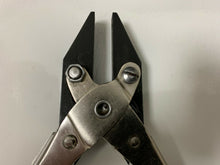 Load image into Gallery viewer, Parallel Plier 5-1/2" Inch 140mm Long Flat Smooth Jaws With Spring