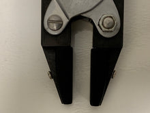 Load image into Gallery viewer, Parallel Plier 5-1/2" Inch 140mm Long Flat Smooth Plastic Jaws With Spring