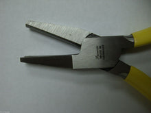 Load image into Gallery viewer, FavoriteUSA Concave/Half Round Ring Bending Plier 6-1/2
