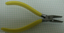 Load image into Gallery viewer, FavoriteUSA Forming Flat/Half Round Plier 5-1/2&quot; Made In Germany
