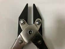 Load image into Gallery viewer, Parallel Plier 5-1/2&quot; Inch 140mm Long Flat Smooth Jaws With Spring
