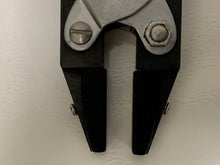 Load image into Gallery viewer, Parallel Plier 5-1/2&quot; Inch 140mm Long Flat Smooth Plastic Jaws With Spring
